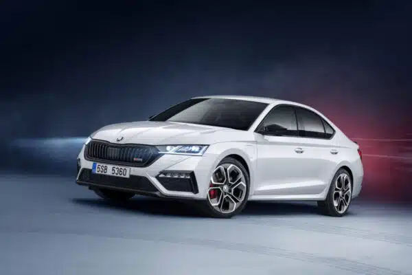 Alfombrilla para Skoda Octavia Sedan Hybrid (04/2020-2024)