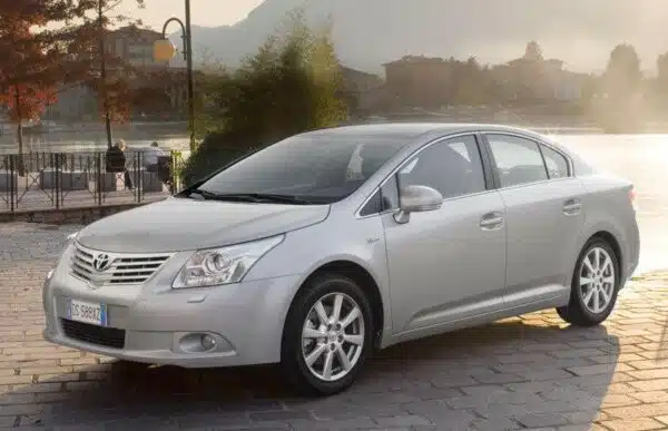 Alfombrilla para Toyota Avensis Sedan (2009-2012)