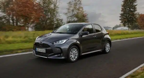 Alfombrilla para Mazda 2 Hybrid (03/2022-2024)
