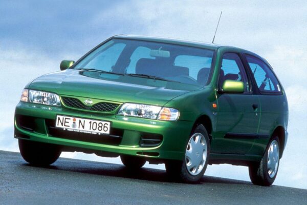 Alfombrilla para Nissan Almera 3 puertas (1995-2000)