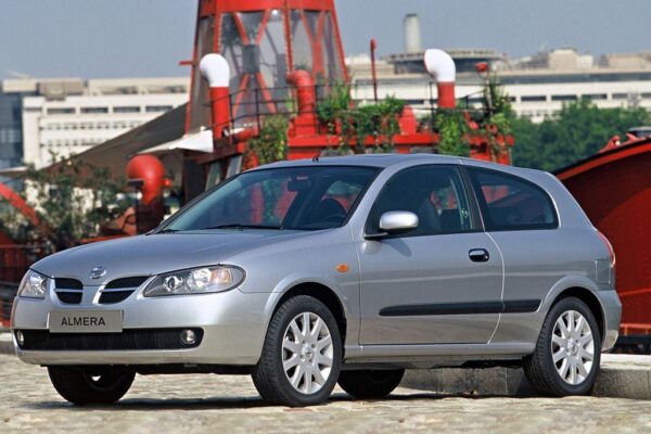 Alfombrilla para Nissan Almera 3 puertas (2000-2007)