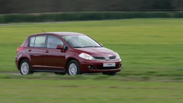 Alfombrilla para Nissan Tiida C11 (2004-2013)