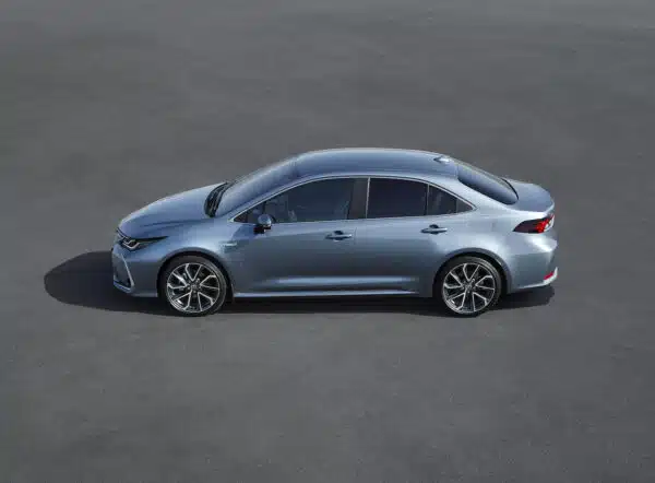 Alfombrilla para Toyota Corolla Sedan Hybrid (2017-2024)