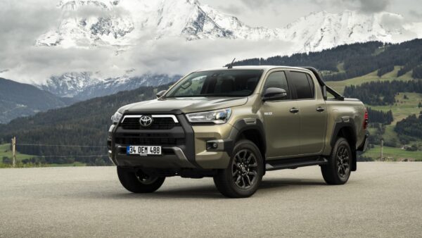 Alfombrilla para Toyota Hilux Cabina Doble (2018-2024)